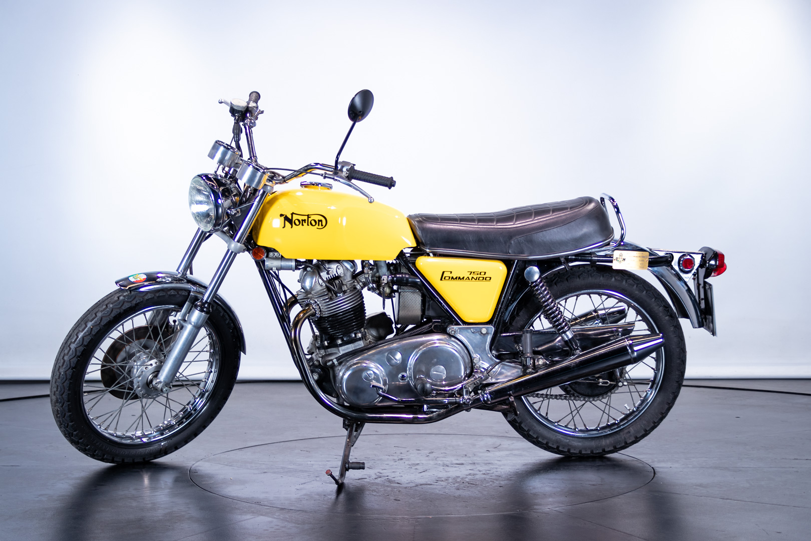 Norton COMMANDO 750 ROADSTER       