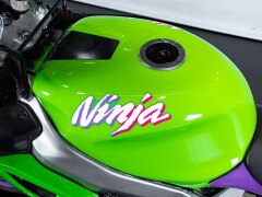 Kawasaki ZX-7RR 