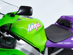 Kawasaki ZX-7RR 