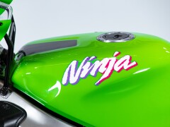 Kawasaki ZX-7RR 
